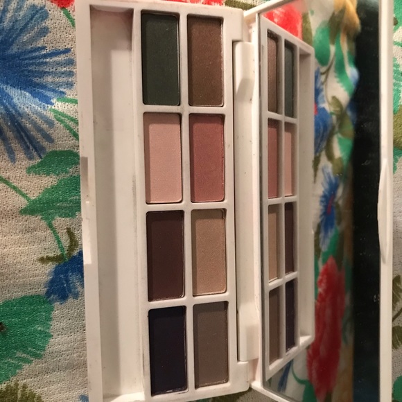 Makeup bundle! - Picture 4 of 4